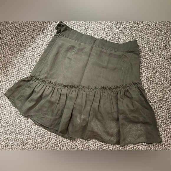 Mini skirt olive color, with lace design - Picture 2 of 2